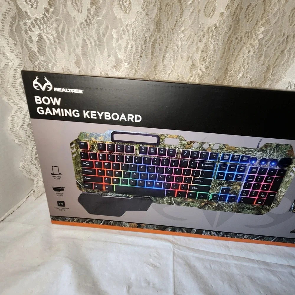 Realtree Bow gaming keyboard, certified, phone slot,magnetic wrist rest, led lit